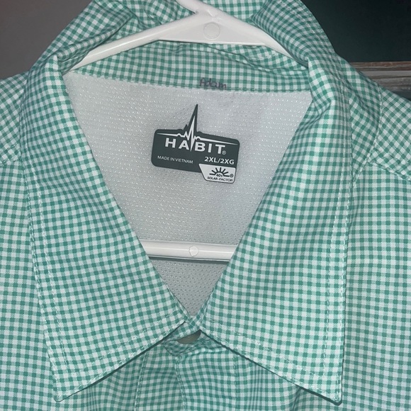 Habit Button up - Picture 2 of 4